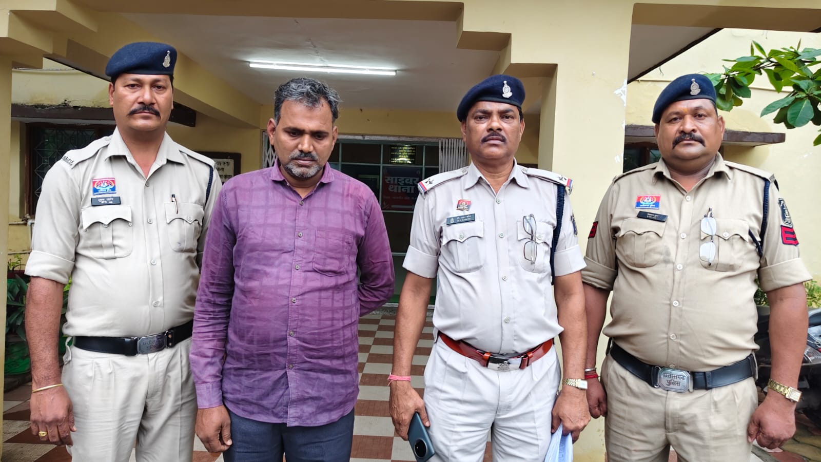 छेड़छाड़ के मामले में फरार चल रहे आरोपी को पकड़ने में पुलिस की मिली सफलता